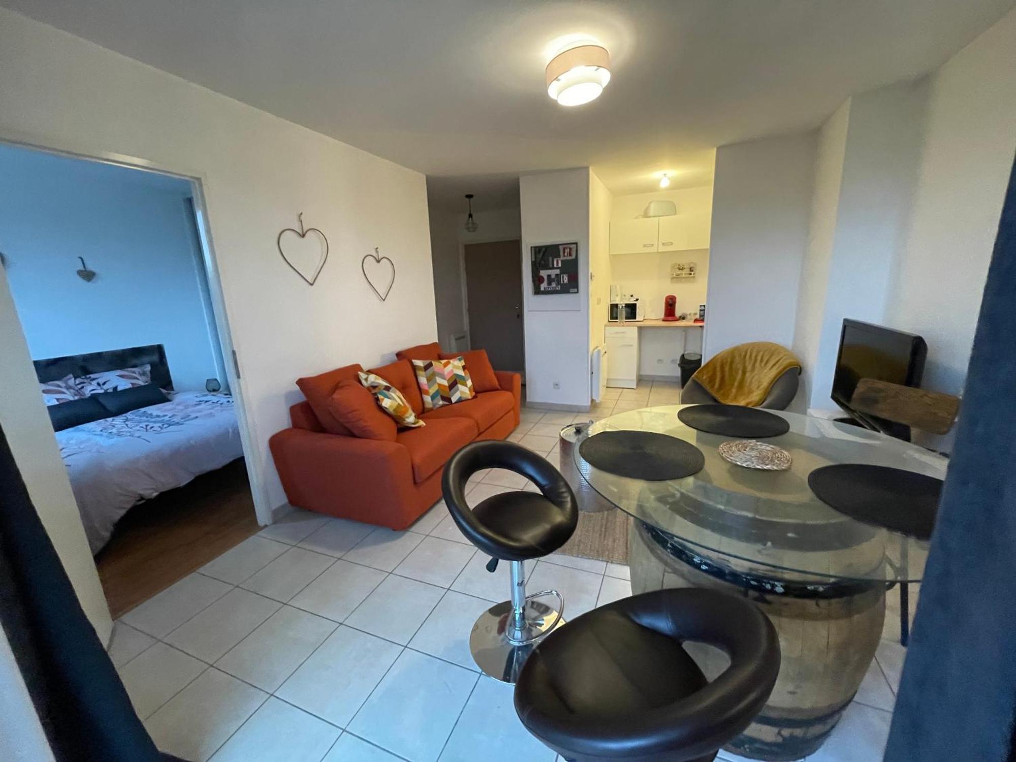 Apartment 41 Montbeliard: Calme Et Cosy + Piscine Sainte-Suzanne (Doubs)